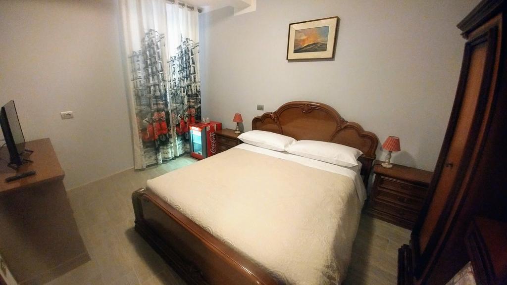 Le Camere Di Gio Альба Экстерьер фото